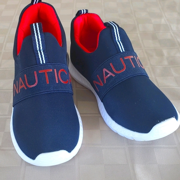 Boy's shoes size 11 - Picture 1 of 7